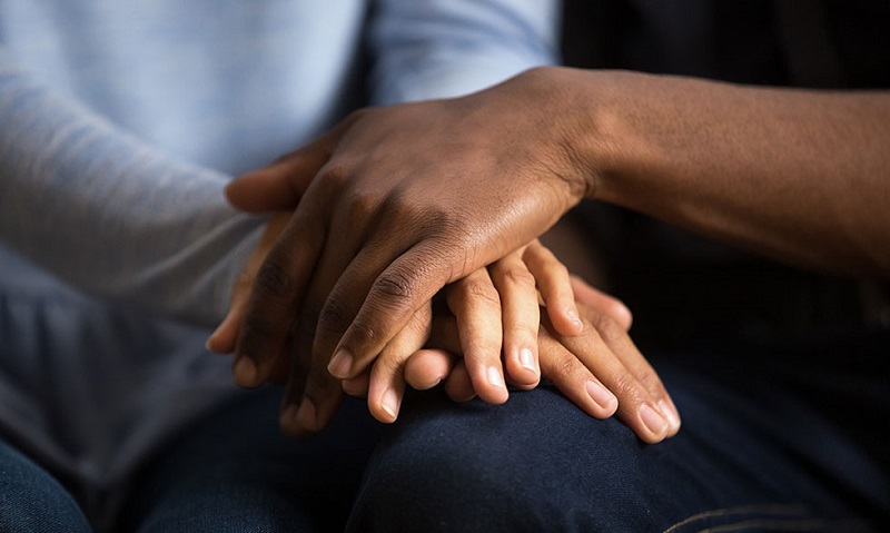 چگونه به یک فرد مبتلا به اضطراب کمک کنیم